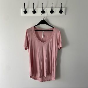 Aritzia the Group Babaton Short sleeve V-neck T-shirt size M